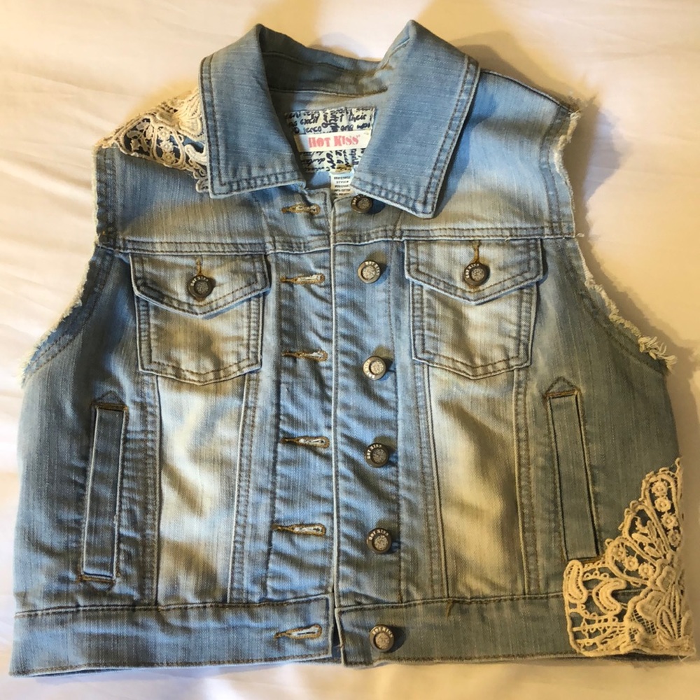 Super cute summery denim vest